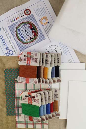 Sajou Needlepoint Puffie Kit - Cat & Dog Winding Yarn