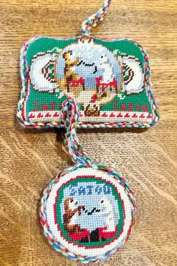 Sajou Needlepoint Puffie Kit - Cat & Dog Winding Yarn